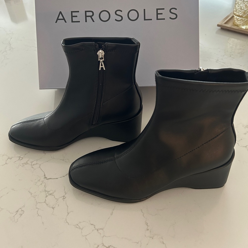AEROSOLES Black Wedge Ankle Boots NIB Size 7
